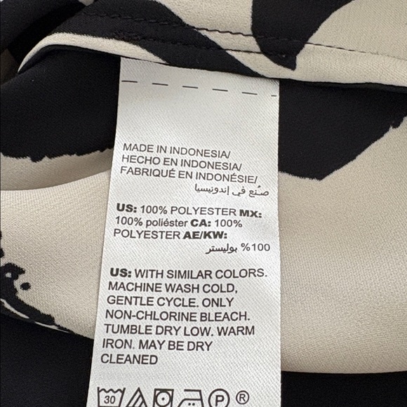 Chico's Abstract Black and Cream Blouse - Picture 9 of 9